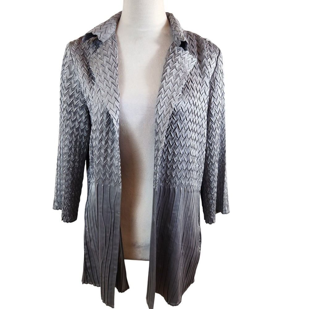Chico's 1 Travelers Gray Textured Smocked Pleated Open Front Jacket Topper Sz M
